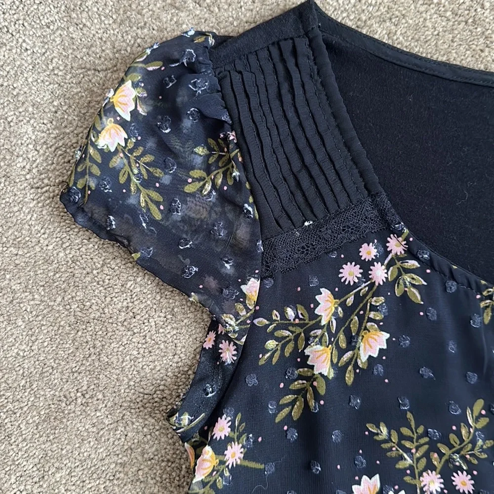 Lauren Conrad capped sheer sleeved scoop neck pullover blouse - Picture 6 of 9